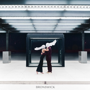 Voltiger avec les fous - Bronswick | Song Album Cover Artwork
